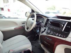 2013 TOYOTA SIENNA XLE
